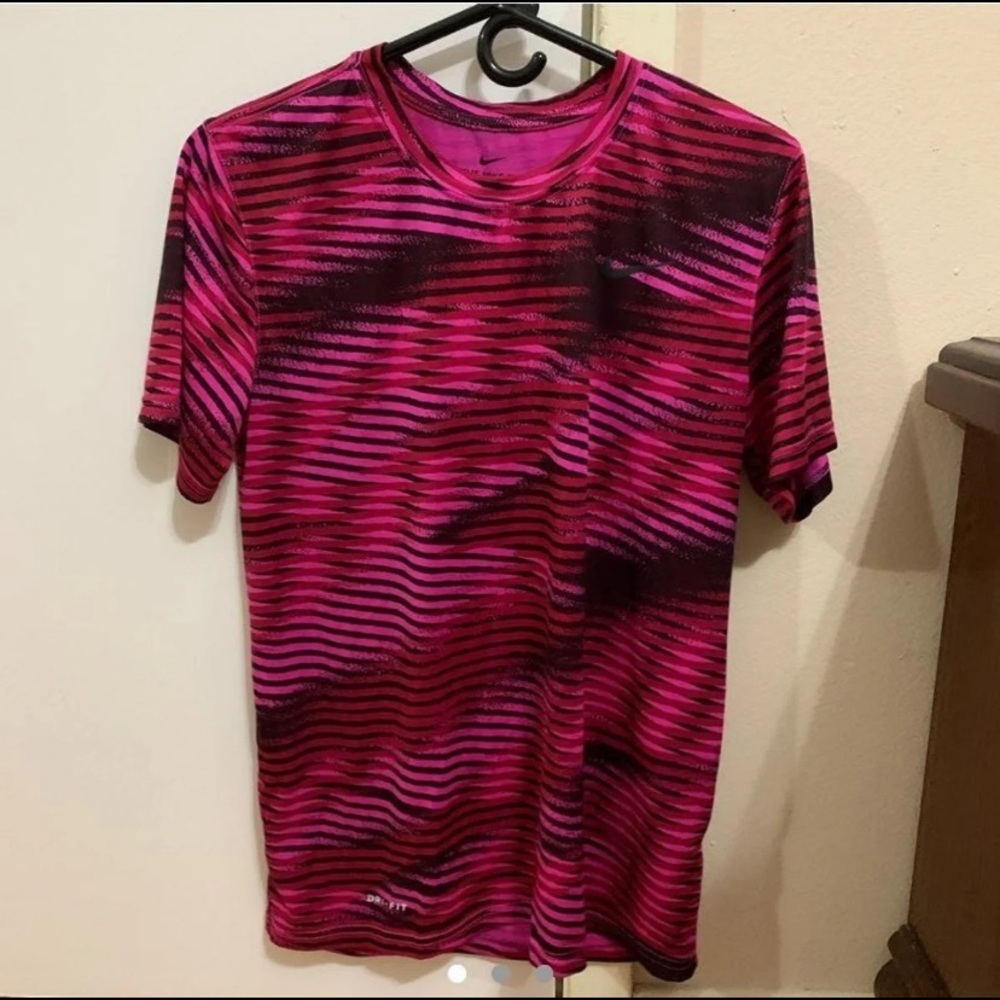 Men’s Nike shirt